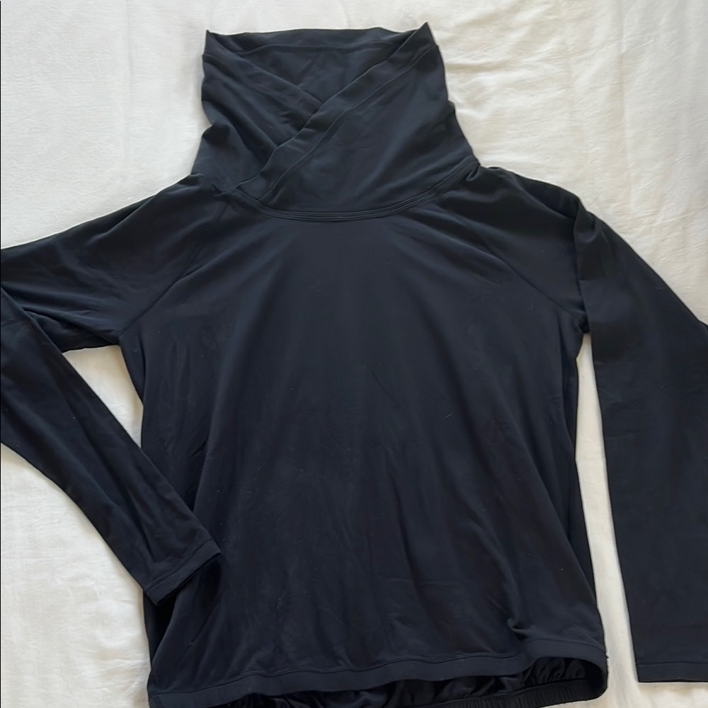 Lululemon Women's Black fold over Turtleneck/mockneck long sleeve size 10